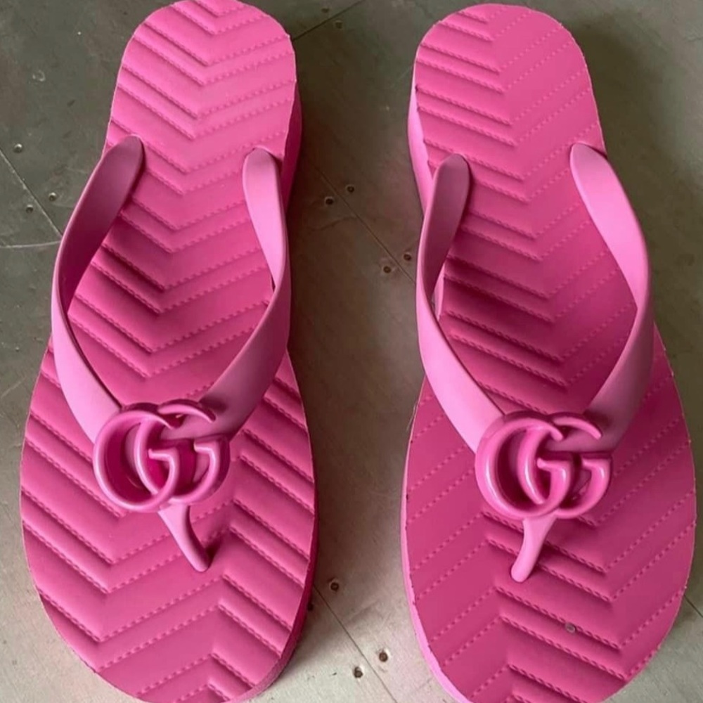 SOLD Gucci Marmont rubber thong slides